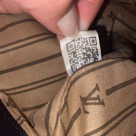 can someone help me authentic this bag DO NOT BUY - Picture 4 of 4